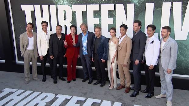 ‘เวียร์ ศุกลวัฒน์ - เจมส์ ธีรดนย์’ นำทัพดาราไทยเปิดตัวหนัง Thirteen Lives 13 หมูป่าที่ฮอลลีวูด (มีคลิป) ‘เวียร์ ศุกลวัฒน์ - เจมส์ ธีรดนย์’ นำทัพดาราไทยเปิดตัวหนัง Thirteen Lives 13 หมูป่าที่ฮอลลีวูด (มีคลิป)