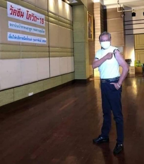 “ตุ๊ก เดือนเต็ม” เตรียมฉีด 10 มิถุนายนนี้ - “หนิง นิรุตติ์”  ฉีดวัคซีนเข็มแรกแล้ว (มีคลิป)