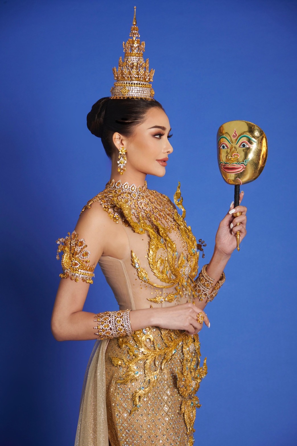 เฟิร์ส หวัง อวดความงดงามในชุดประจำชาติ การประกวด Miss & Mister Supranational 2023