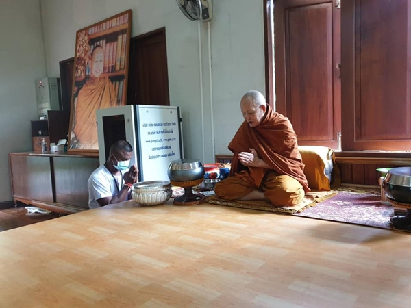 บัวขาว ปฏิบัติธรรมในวันเกิด บัวขาว ปฏิบัติธรรมในวันเกิด