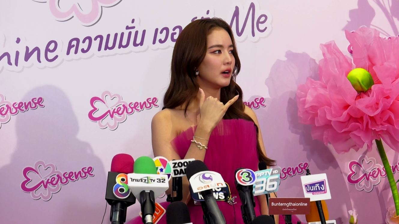 “โบว์ เมลดา” ปลื้ม “อาเล็ก” เซอร์ไพรส์วันเกิดกลางดึก พร้อมของขวัญชิ้นพิเศษ