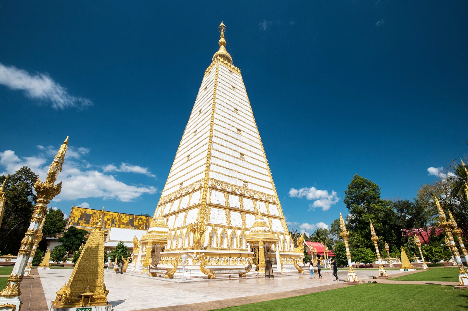 ไหว้พระ 9 วัด “อุบลราชธานี” 2566 เยือนถิ่นดอกบัวงาม สักการะพระเจ้าใหญ่อินทร์แปง ไหว้พระ 9 วัด “อุบลราชธานี” 2566 เยือนถิ่นดอกบัวงาม สักการะพระเจ้าใหญ่อินทร์แปง