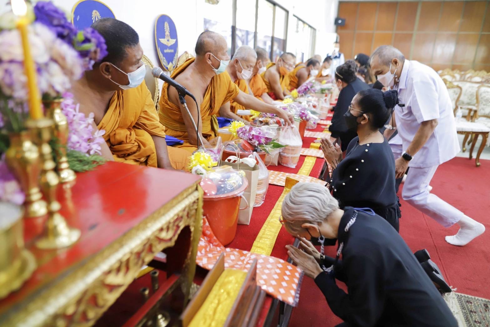 คนบันเทิงร่วมส่ง ลินดา ค้าธัญเจริญ ในพิธีพระราชทานเพลิงศพ