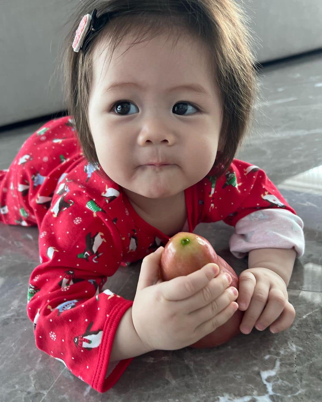 ใครอยากกินชมพู่ยกมือขึ้น! เปิดภาพน่ารัก ชวนหลง น้องเกล ลูก แม่ชม ใครอยากกินชมพู่ยกมือขึ้น! เปิดภาพน่ารัก ชวนหลง น้องเกล ลูก แม่ชม