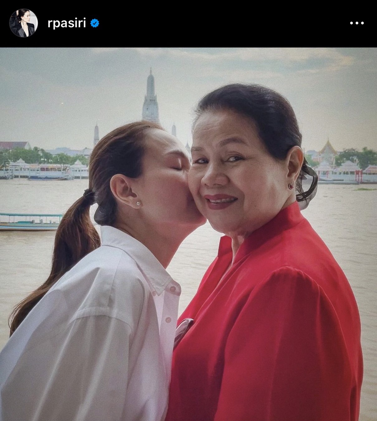 อุ๋ม อาภาศิริ อาลัยคุณเเม่ โพสต์ภาพจับมือกันจนวินาทีสุดท้าย 