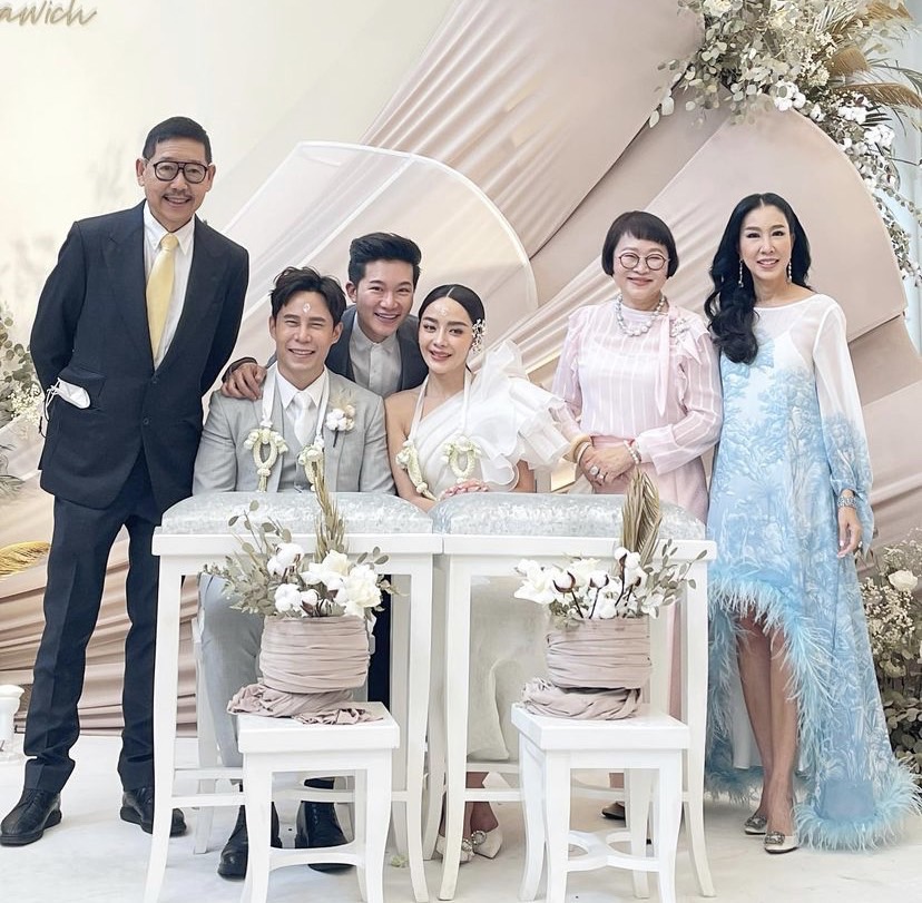 บรรยากาศสุดชื่นมื่น ปุยฝ้าย ควง ตาม เข้าพิธีหมั้น ครอบครัว-เพื่อนแห่ยินดี บรรยากาศสุดชื่นมื่น ปุยฝ้าย ควง ตาม เข้าพิธีหมั้น ครอบครัว-เพื่อนแห่ยินดี