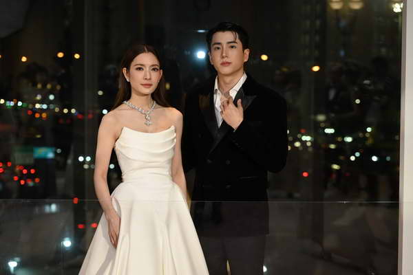 อั้ม-แอน-แอฟ อวดลุคสวยแพง ร่วมฉลองครบรอบ 60 ปี บิวตี้เจมส์ อั้ม-แอน-แอฟ อวดลุคสวยแพง ร่วมฉลองครบรอบ 60 ปี บิวตี้เจมส์