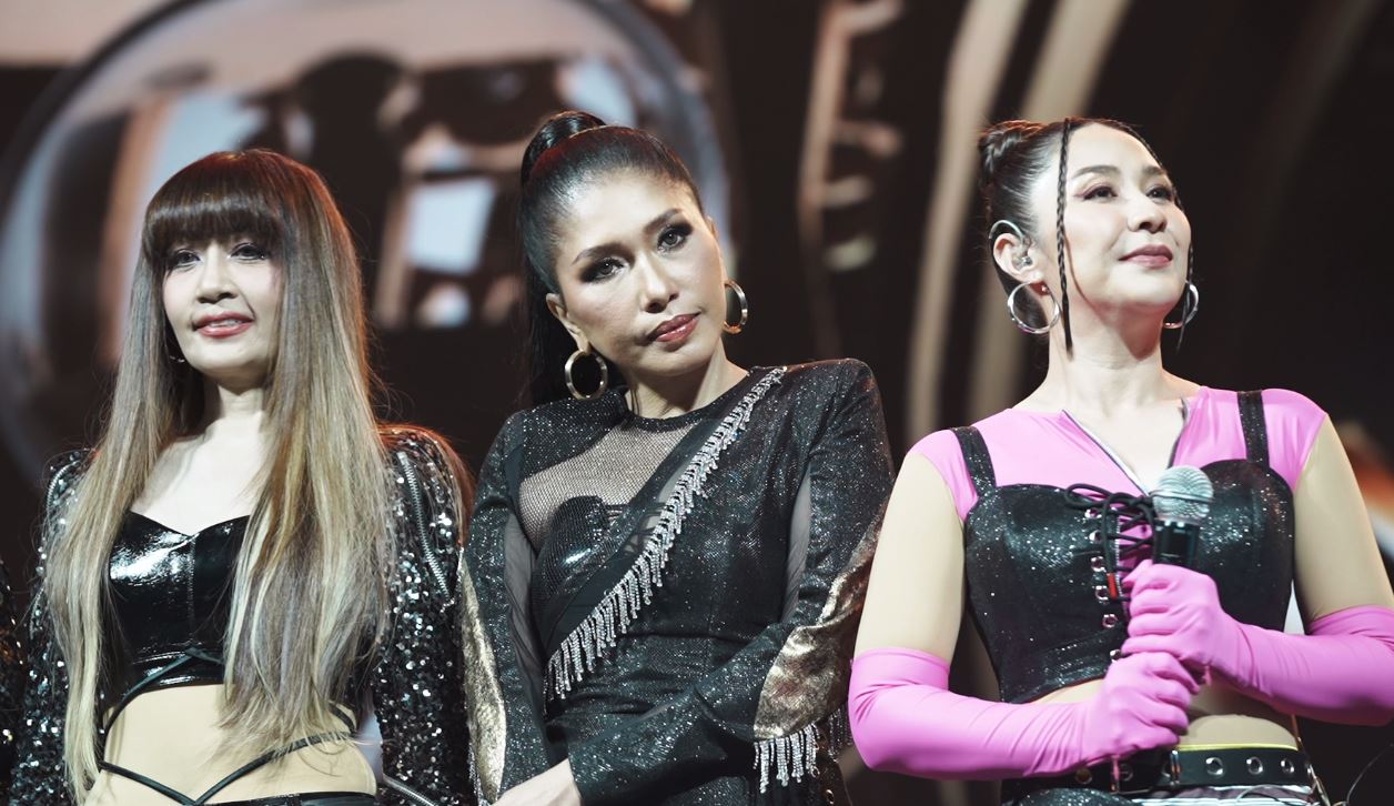 เอ้ ชุติมา แซะกลางคอนเสิร์ต อยากร้องเพลง สำนึกบุญคุณ... เอ้ ชุติมา แซะกลางคอนเสิร์ต อยากร้องเพลง สำนึกบุญคุณ...