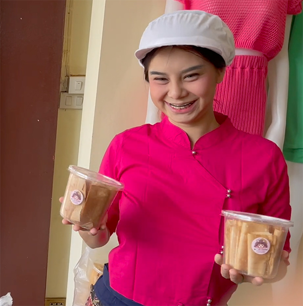เปิดโฉมใหม่น้องโอลีฟ ‘แม่ค้าโตเกียวเชียงใหม่’ หลังวัฒนธรรมติงไม่เหมาะสม เปิดโฉมใหม่น้องโอลีฟ ‘แม่ค้าโตเกียวเชียงใหม่’ หลังวัฒนธรรมติงไม่เหมาะสม