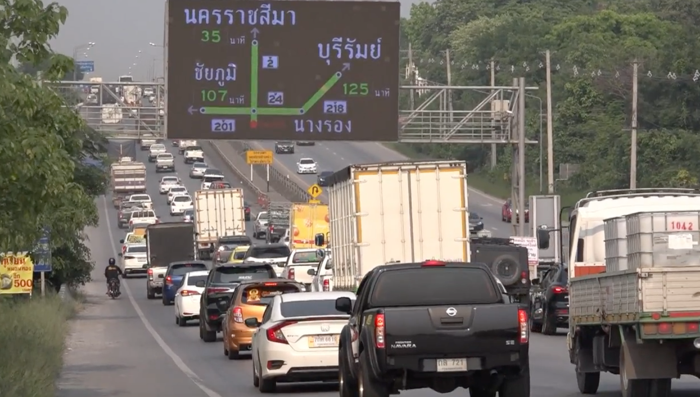 มิตรภาพช่วงสีคิ้วรถวิ่งหนาแน่นเต็ม 3 ช่องทางหลัก คนแห่กลับบ้านสงกรานต์