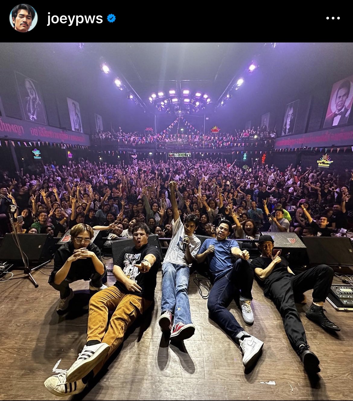 แฟนคลับแซวขำๆ โจอี้ ภูวศิษฐ์ ถ่ายรูปยังไงให้เหมือนโดนรวบ!! 