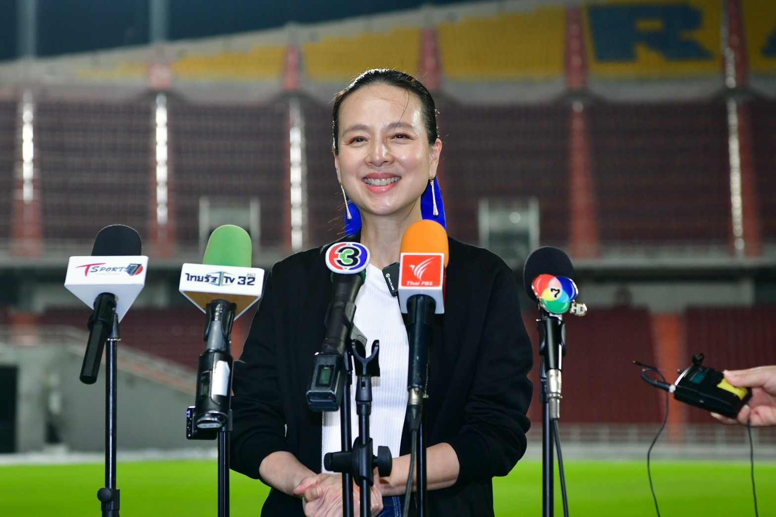 มาดามแป้ง สั่งเปิดทางเข้าราชมังฯ เพิ่ม 2 เท่า เข้าสนามเร็วกว่าเดิม 3 ชม.