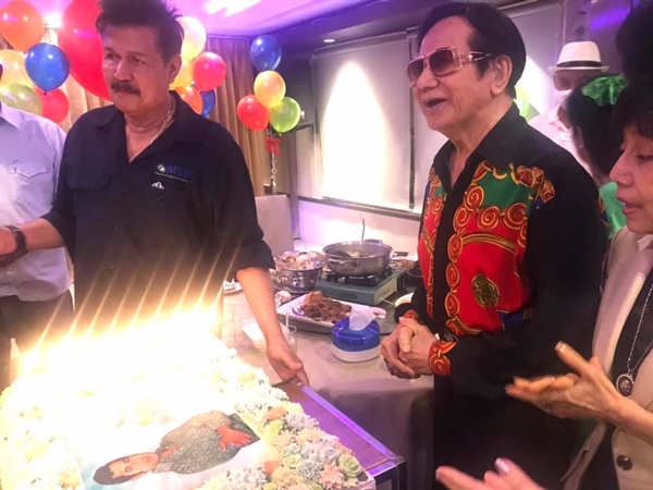 “สมบัติ เมทะนี” ฉลองวันเกิดในวัย 84 ปี “สมบัติ เมทะนี” ฉลองวันเกิดในวัย 84 ปี