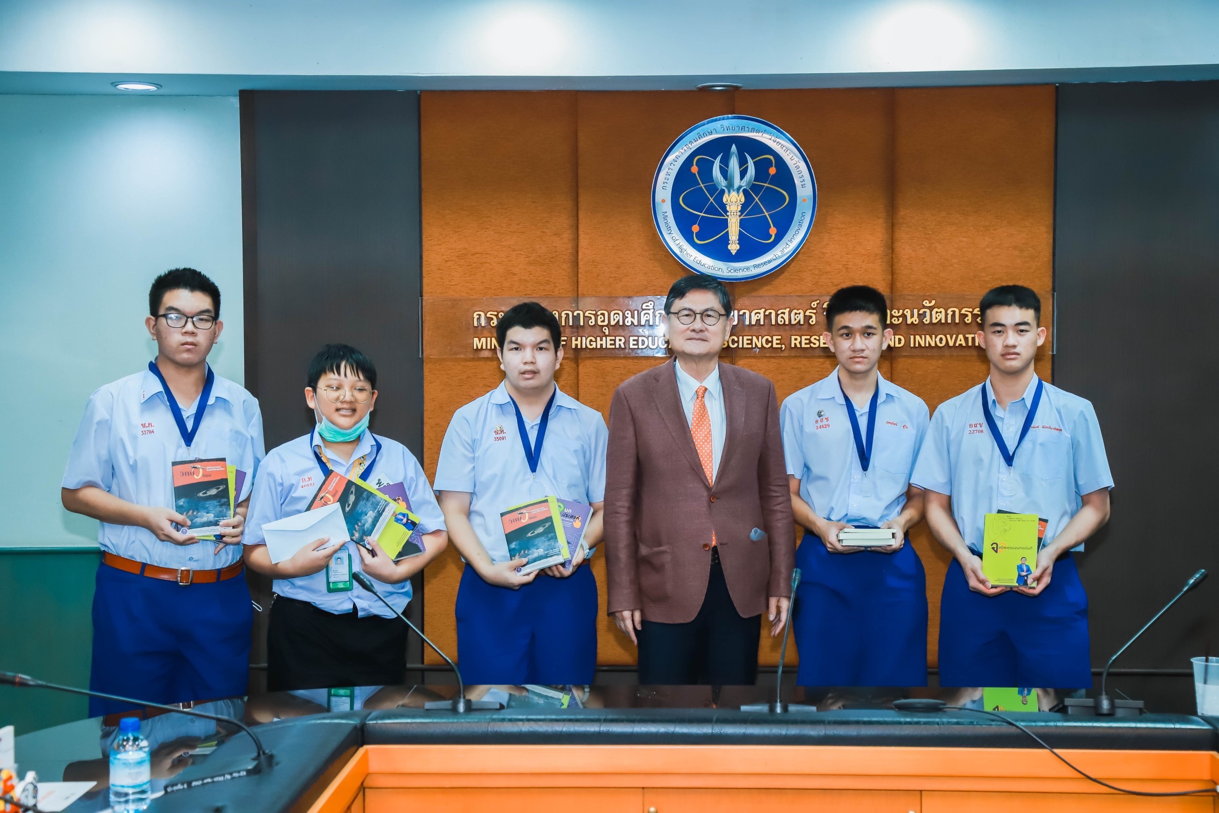 อว.ชื่นชมความสามารถเด็กไทยคว้าแชมป์โอลิมปิกหุ่นยนต์ระดับโลก อว.ชื่นชมความสามารถเด็กไทยคว้าแชมป์โอลิมปิกหุ่นยนต์ระดับโลก