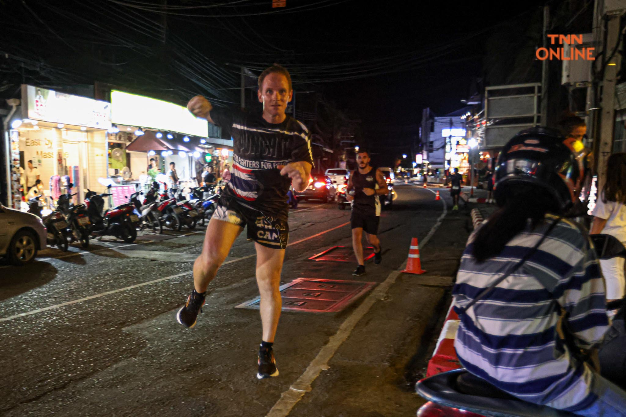 Samui Neon Run 2023 นักวิ่งทั่วประเทศเดินทางร่วมงานกว่า 500 คน