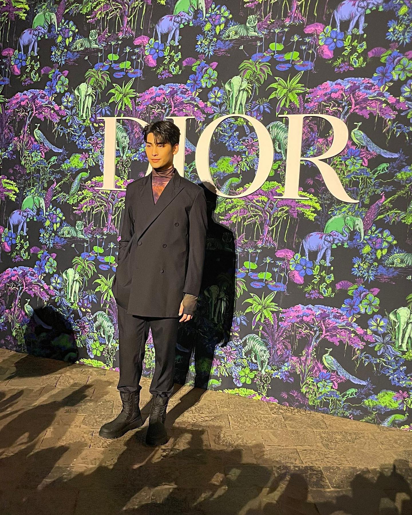 หล่อติดเทรนด์โลก มาย-อาโป ร่วมชมแฟชั่นโชว์ Dior ที่ มุมไบ 
