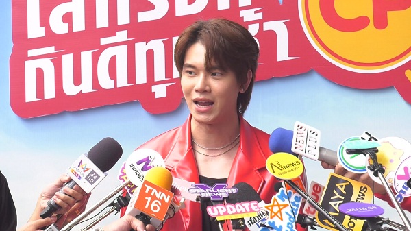 กองทัพไรเดอร์ แจกไส้กรอก CP ใน แคมเปญไส้กรอก CP กินดีทุกเช้า พร้อมทุกเช้า  (มีคลิป)