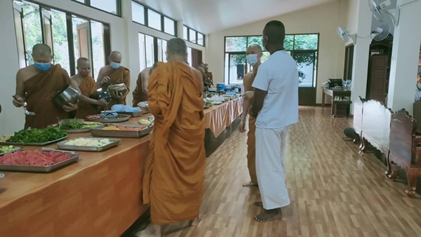 บัวขาว ปฏิบัติธรรมในวันเกิด บัวขาว ปฏิบัติธรรมในวันเกิด