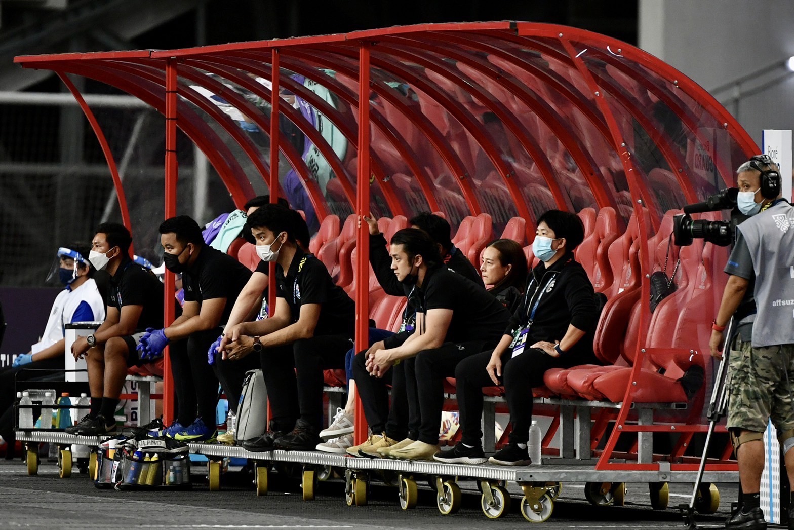 รวมภาพ 'มาดามแป้ง' กับทบาท 'ผจก.ทีมชาติไทย' นัดเอาชนะเวียดนาม 2-0 รวมภาพ 'มาดามแป้ง' กับทบาท 'ผจก.ทีมชาติไทย' นัดเอาชนะเวียดนาม 2-0