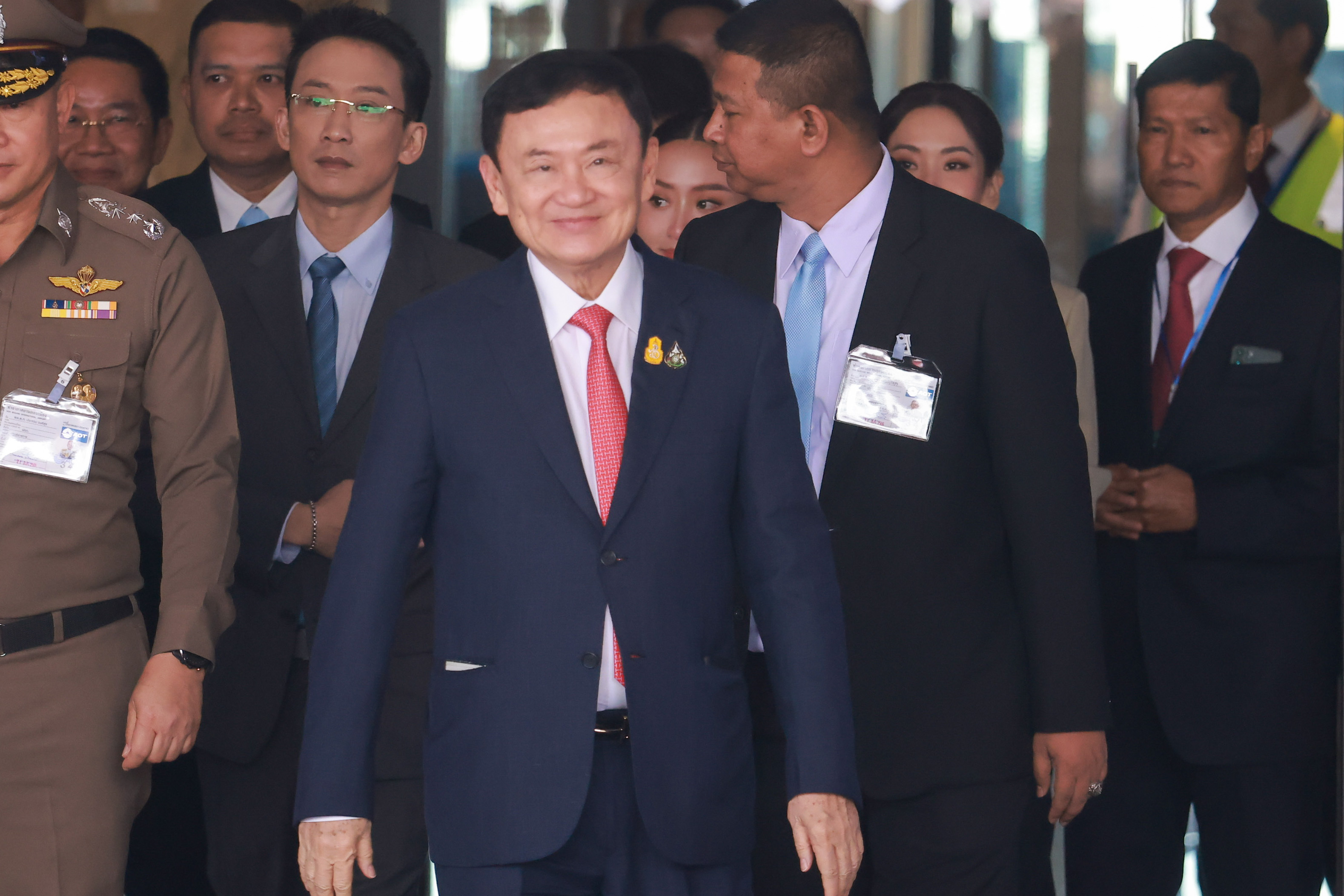 ประมวลภาพ ทักษิณ ชินวัตร ถึงเมืองไทย ยกมือไหว้-ทักทายประชาชน ประมวลภาพ ทักษิณ ชินวัตร ถึงเมืองไทย ยกมือไหว้-ทักทายประชาชน