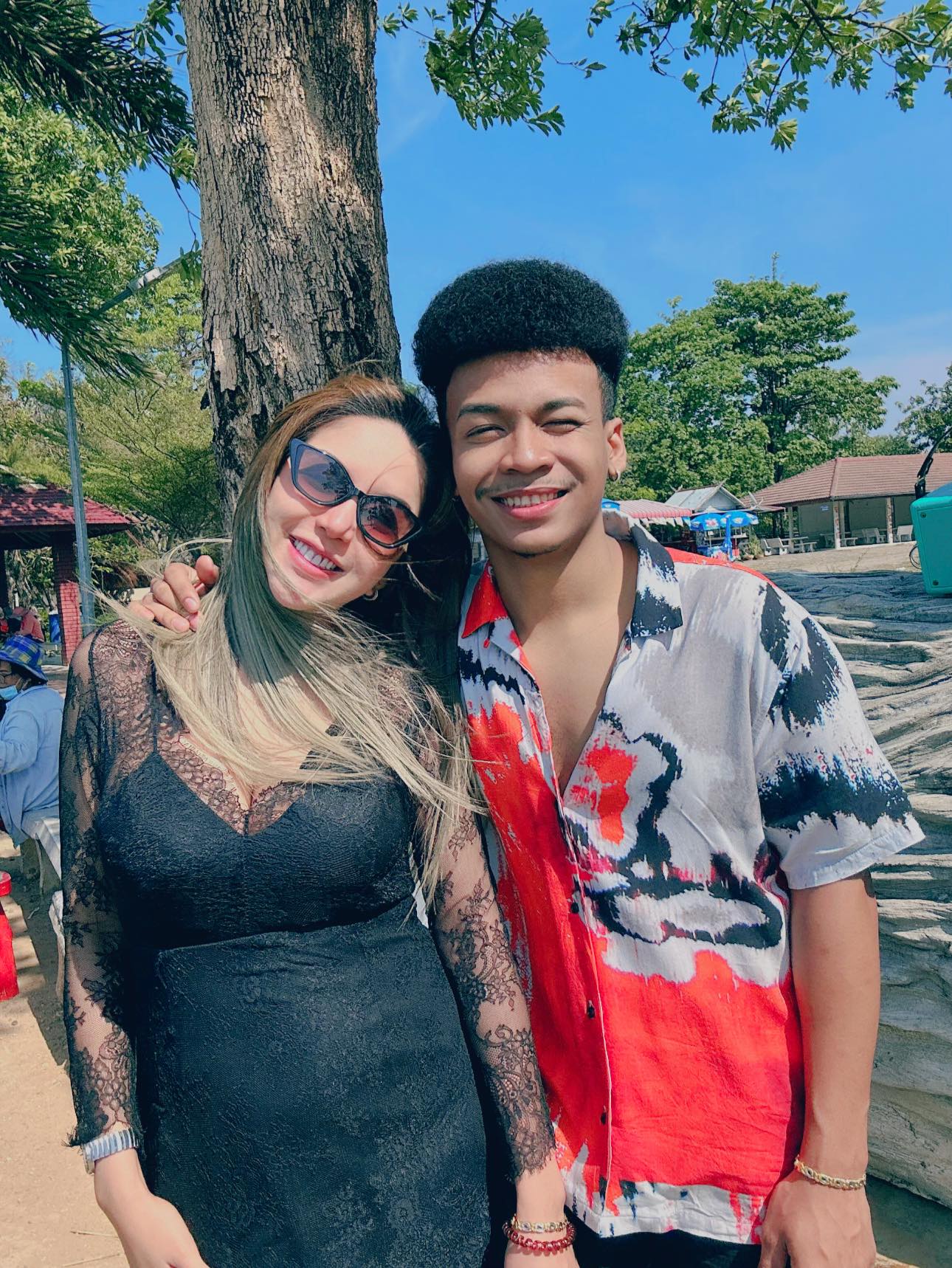 นัส จุฑารัตน์ ยืนยันในคลิป Tiktok เป็น โชค รถแห่ ลั่น หน้าเวทีมีคนดูจริง ๆ นัส จุฑารัตน์ ยืนยันในคลิป Tiktok เป็น โชค รถแห่ ลั่น หน้าเวทีมีคนดูจริง ๆ