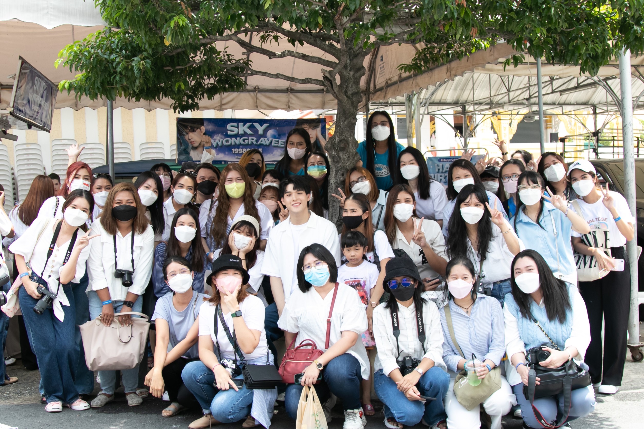 บรรยากาศสุดอบอุ่น สกาย วงศ์รวี ชวนแฟนคลับทำบุญ ฉลองวันเกิดอายุครบ 24 ปี 