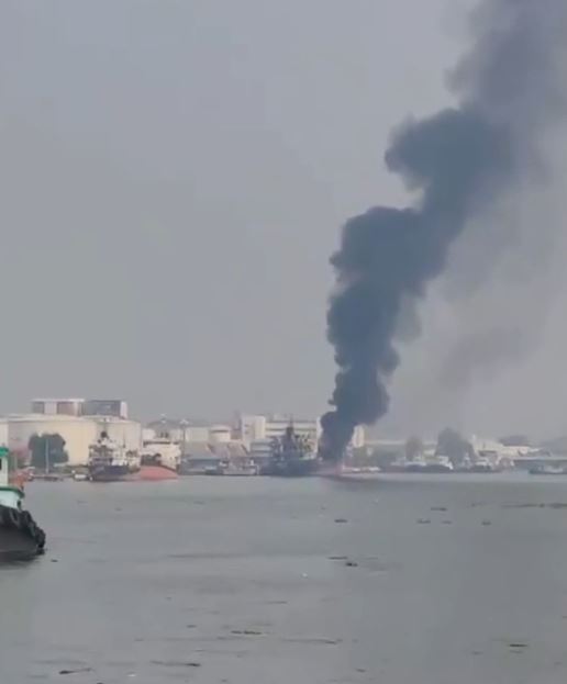ไฟไหม้เรือบรรทุกน้ำมันสมูธซี 2 บริเวณท่าเรือ IRPC สมุทรปราการ