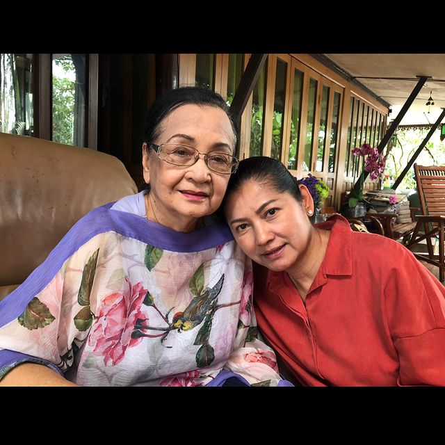 แดง ธัญญา เศร้า! สูญเสียคุณแม่ ครอบครัวประกอบพิธีทางศาสนาอิสลามเรียบร้อยแล้ว แดง ธัญญา เศร้า! สูญเสียคุณแม่ ครอบครัวประกอบพิธีทางศาสนาอิสลามเรียบร้อยแล้ว