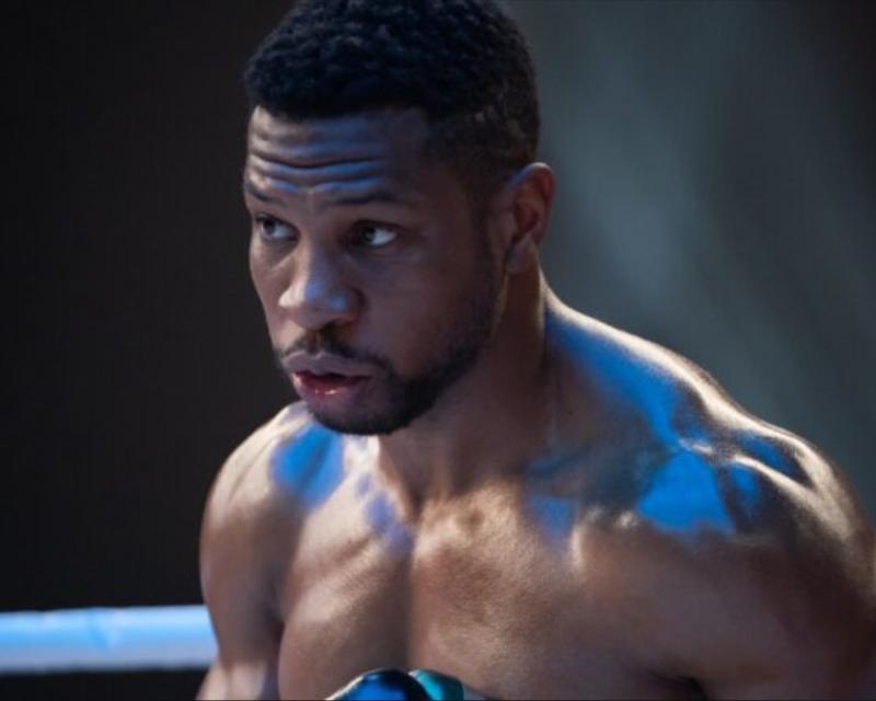 “Jonathan Majors” ถูกจับข้อหาทำร้ายร่างกายแฟนสาว