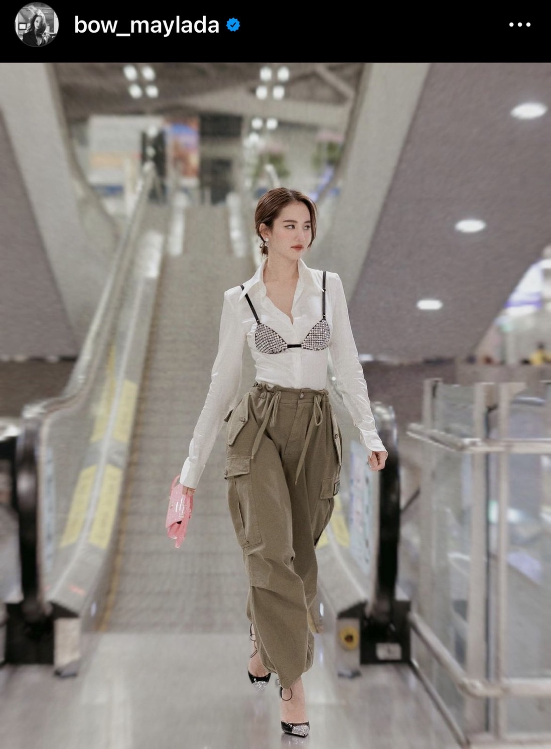 โบว์ เมลดา สวยสับ! แอร์พอร์ตลุคก่อนลัดฟ้าชมแฟชั่นมิลาน โบว์ เมลดา สวยสับ! แอร์พอร์ตลุคก่อนลัดฟ้าชมแฟชั่นมิลาน