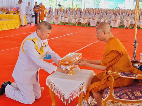 วัดบางคลาน หลวงพ่อเงิน จัดพิธีอุปสมบทหมู่เฉลิมพระเกียรติ 211 รูป วัดบางคลาน หลวงพ่อเงิน จัดพิธีอุปสมบทหมู่เฉลิมพระเกียรติ 211 รูป