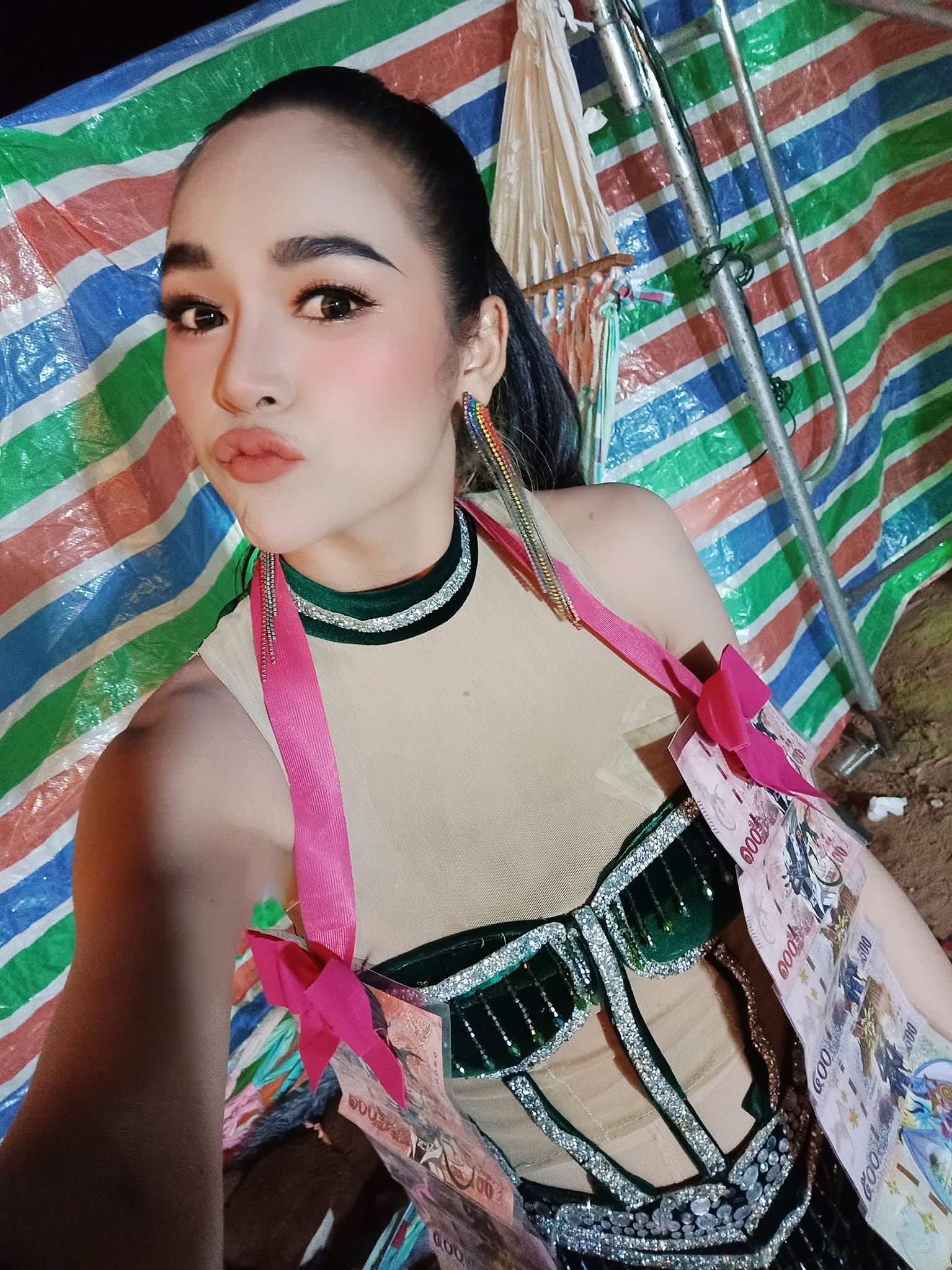 เมรัย ไหทองคำ ยืนยันไม่ได้รับบาดเจ็บ หลังโดนบั้งไฟพุ่งใส่ขา