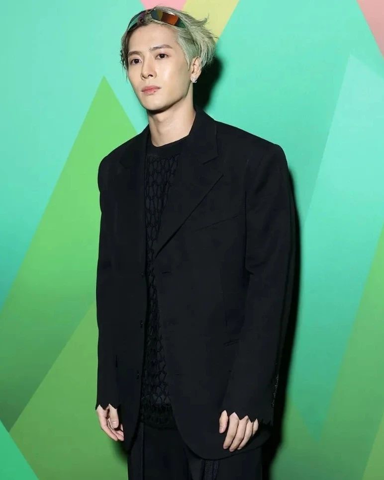 'เจโฮป BTS - แจ็คสัน หวัง'!! นำทัพสตาร์โลกชมแฟชั่นโชว์ Louis Vuitton ที่ปารีส