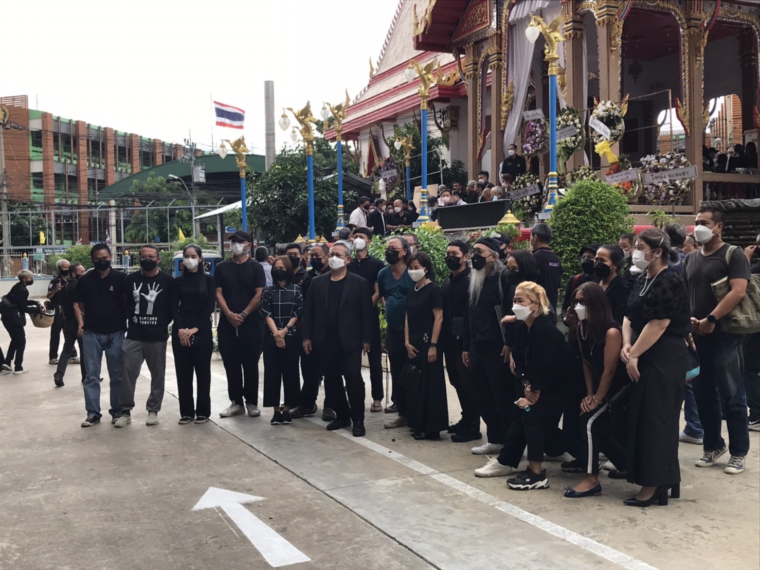 ป๋ากิ๊ก-ติ๊ก กลิ่นสี ร่วมส่ง น้าเฉื่อย ระเบิดเถิดเทิง ครั้งสุดท้าย ในพิธีฌาปนกิจ ป๋ากิ๊ก-ติ๊ก กลิ่นสี ร่วมส่ง น้าเฉื่อย ระเบิดเถิดเทิง ครั้งสุดท้าย ในพิธีฌาปนกิจ