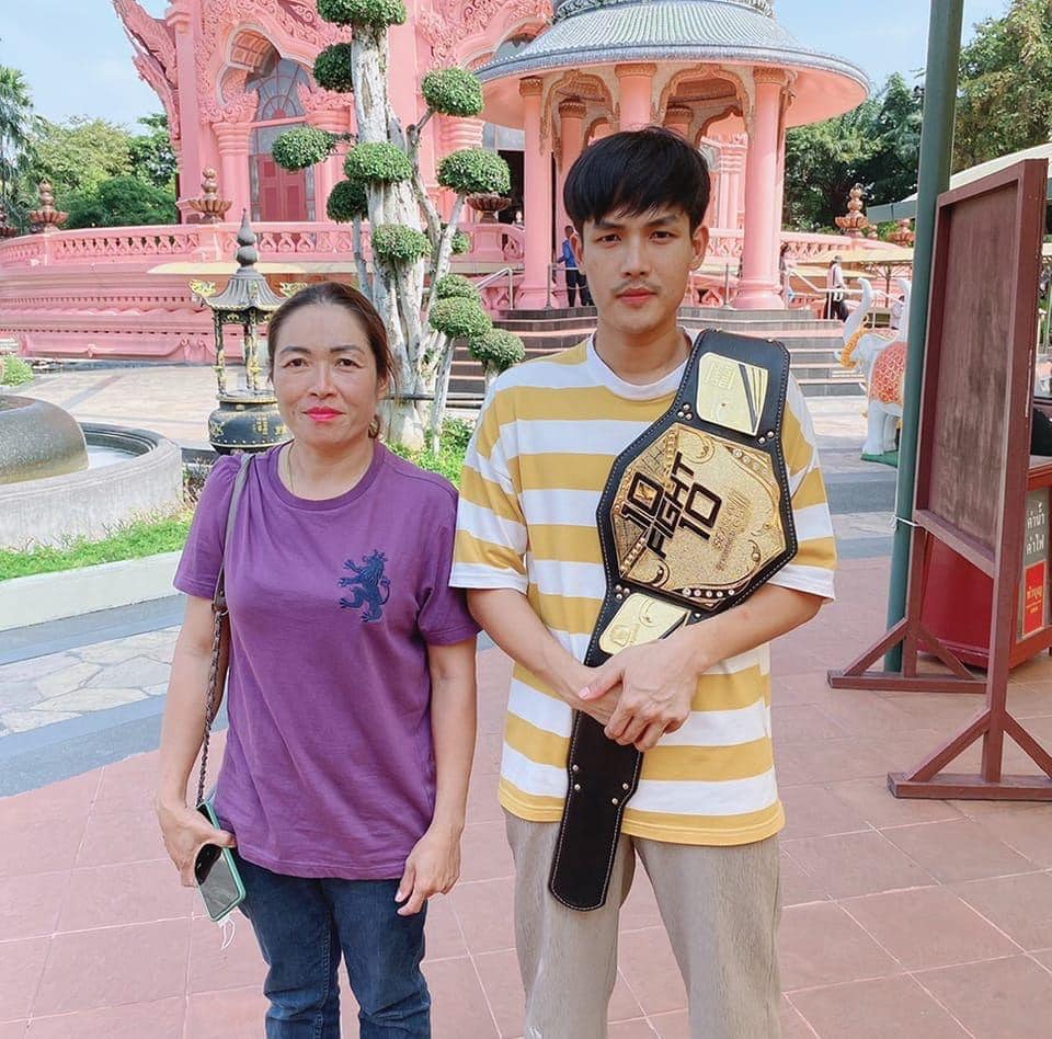 ลำเพลิน วงศกร โพสต์ภาพอวยพรวันเกิดคุณแม่สุดประทับใจ ลำเพลิน วงศกร โพสต์ภาพอวยพรวันเกิดคุณแม่สุดประทับใจ