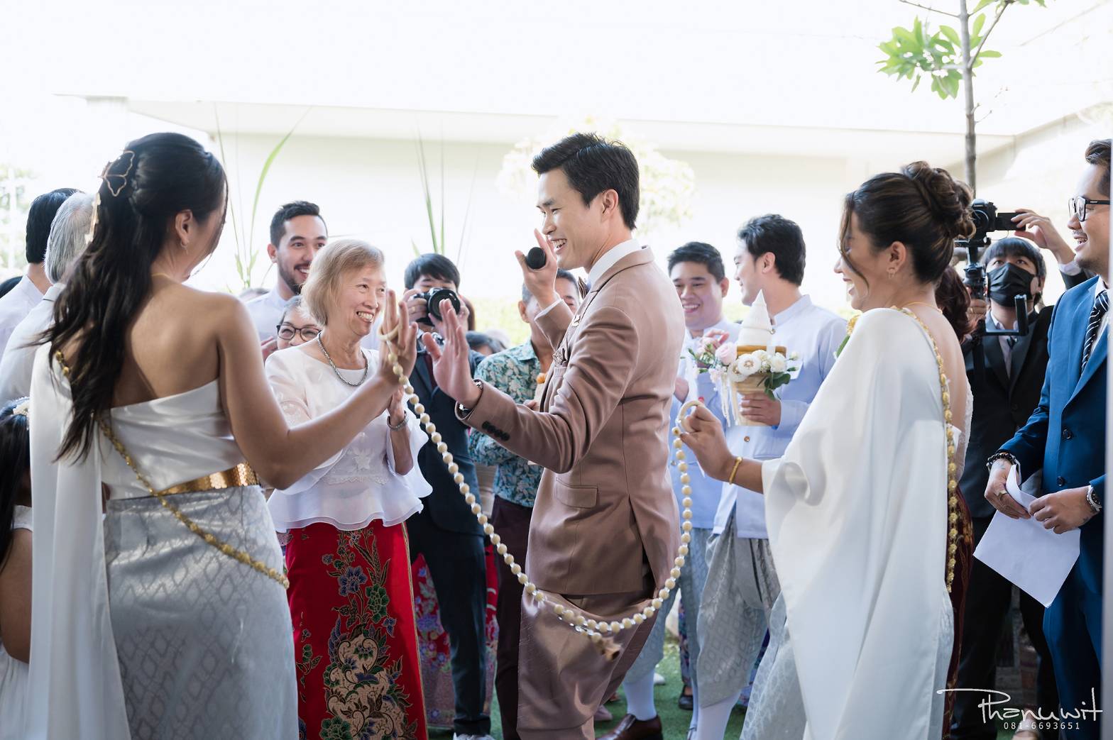 ไมค์ ภิรมย์พร สุดยินดีลูกสาวเข้าพิธีวิวาห์ 