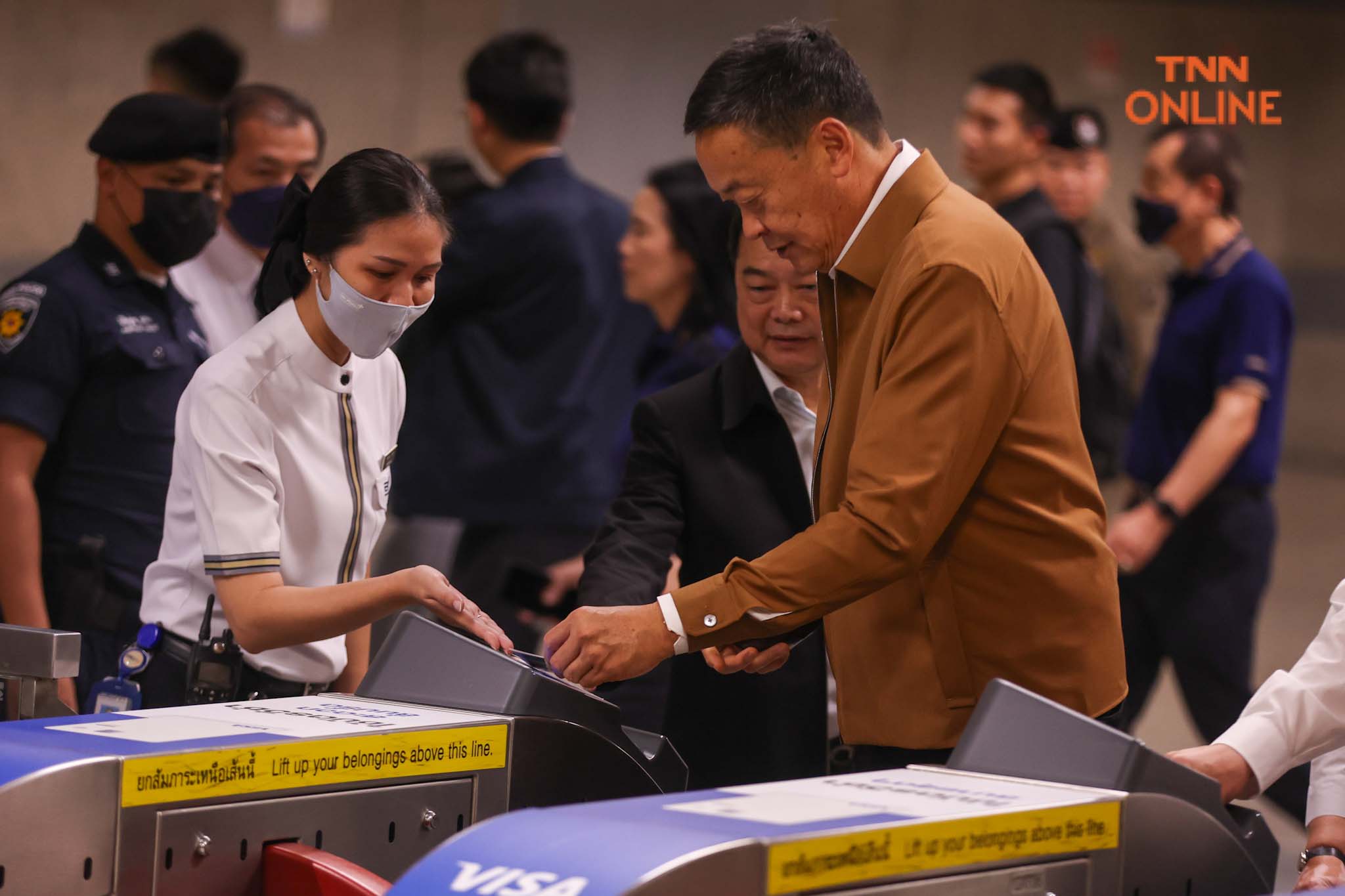 “เศรษฐา” ลงพื้นที่พบ ปชช. พบป่ะผู้ค้าเตรียมแก้ไขปัญหาค่าครองชีพ 