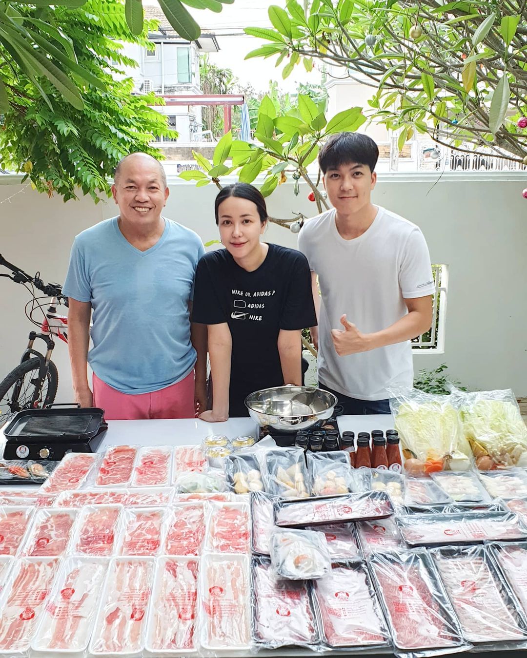 ไอซ์ ณพัชรินทร์ พึ่งสิ่งศักดิ์สิทธิ์ขอพรให้อาการ พ่อค่อม ดีขึ้น!! ไอซ์ ณพัชรินทร์ พึ่งสิ่งศักดิ์สิทธิ์ขอพรให้อาการ พ่อค่อม ดีขึ้น!!