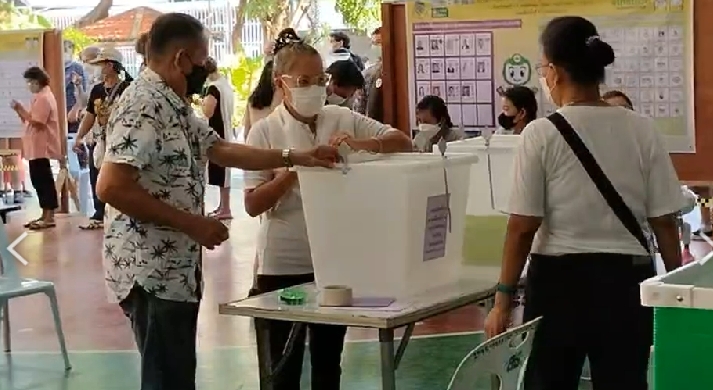 เลือกตั้ง 2566 บรรยากาศผู้มาใช้สิทธิเลือกตั้ง โรงเรียนวัดสามัคคีธรรม เลือกตั้ง 2566 บรรยากาศผู้มาใช้สิทธิเลือกตั้ง โรงเรียนวัดสามัคคีธรรม