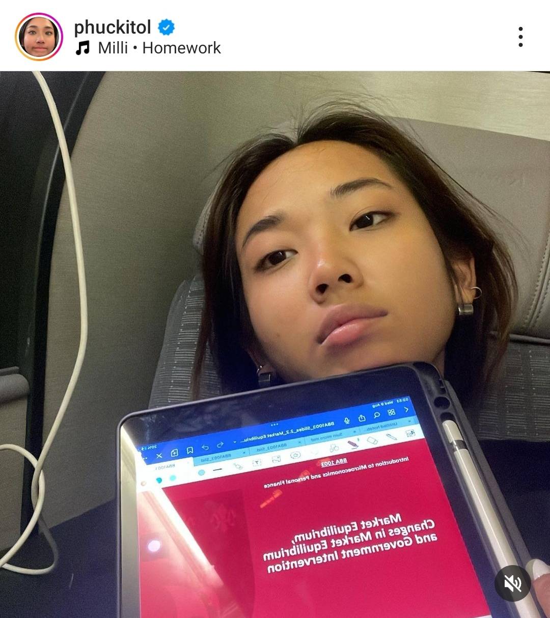 นักสู้ชีวิตอันดับหนึ่ง มิลลิ เล่าประสบการณ์บินข้ามทวีปมาสอบ นักสู้ชีวิตอันดับหนึ่ง มิลลิ เล่าประสบการณ์บินข้ามทวีปมาสอบ