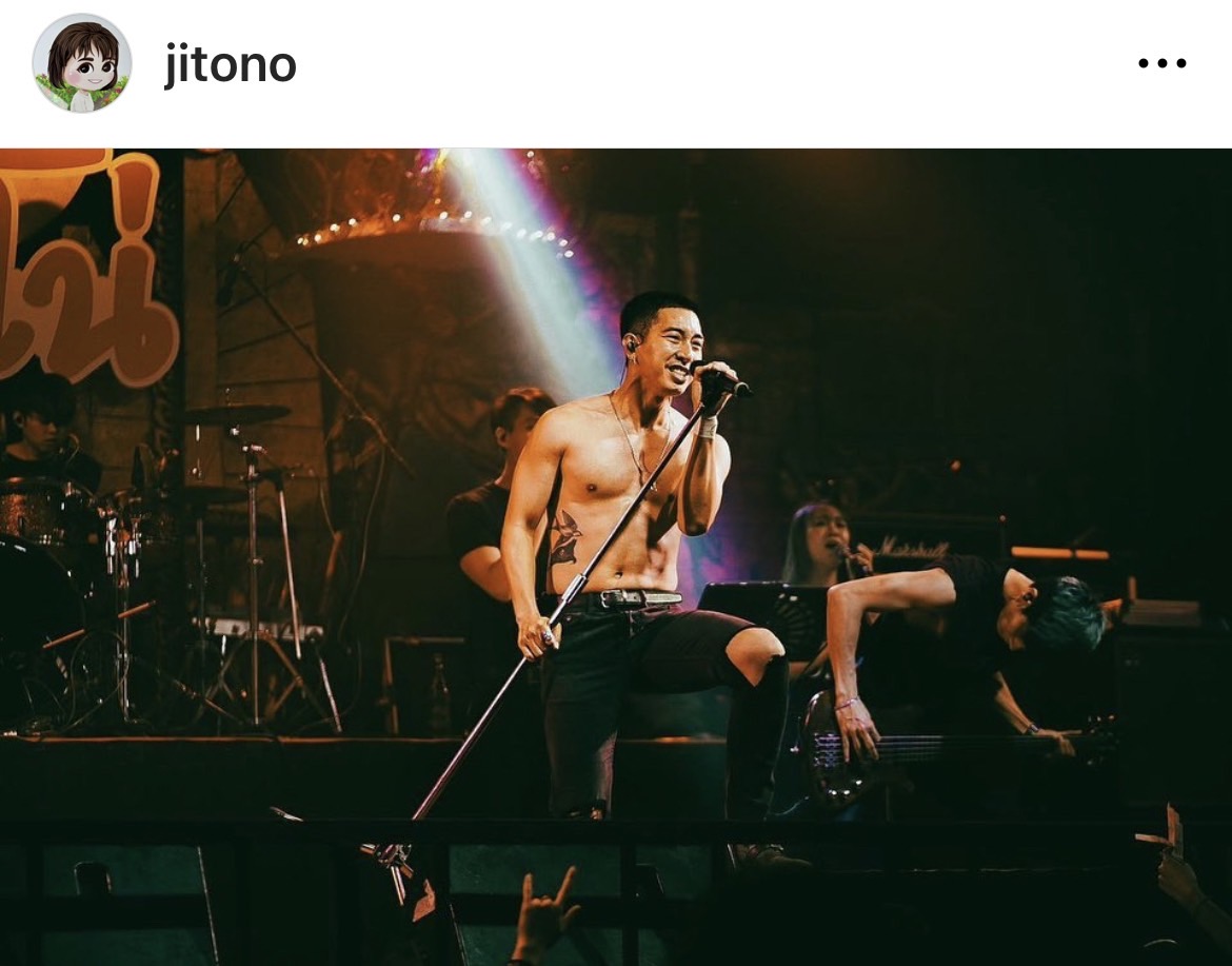 โตโน่ ขึ้นเวทีร้องเพลง เต้นจัดเต็มคาราเบล โตโน่ ขึ้นเวทีร้องเพลง เต้นจัดเต็มคาราเบล