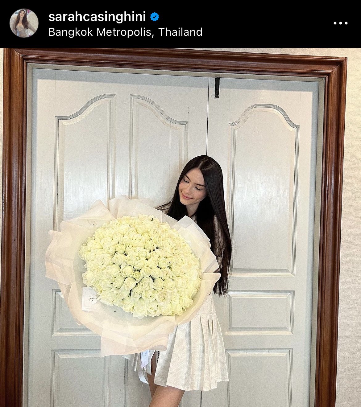 “ซาร่า คาซิงกินี” อวดการ์ดกับดอกไม้ช่อโตจาก “แดริล ยัง” 