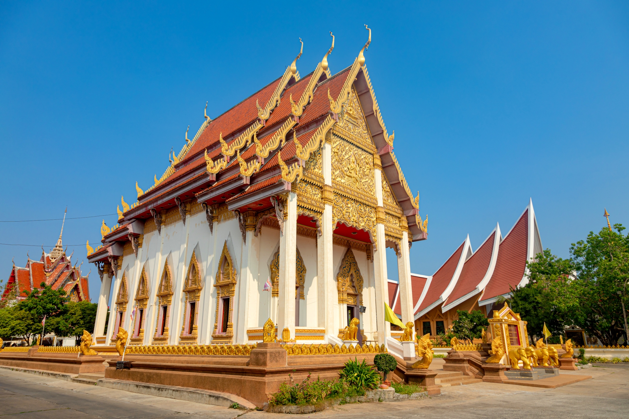 9 ที่เที่ยวสุรินทร์ 2566 ดินแดนช้างใหญ่ ผ้าไหมงามตา 9 ที่เที่ยวสุรินทร์ 2566 ดินแดนช้างใหญ่ ผ้าไหมงามตา
