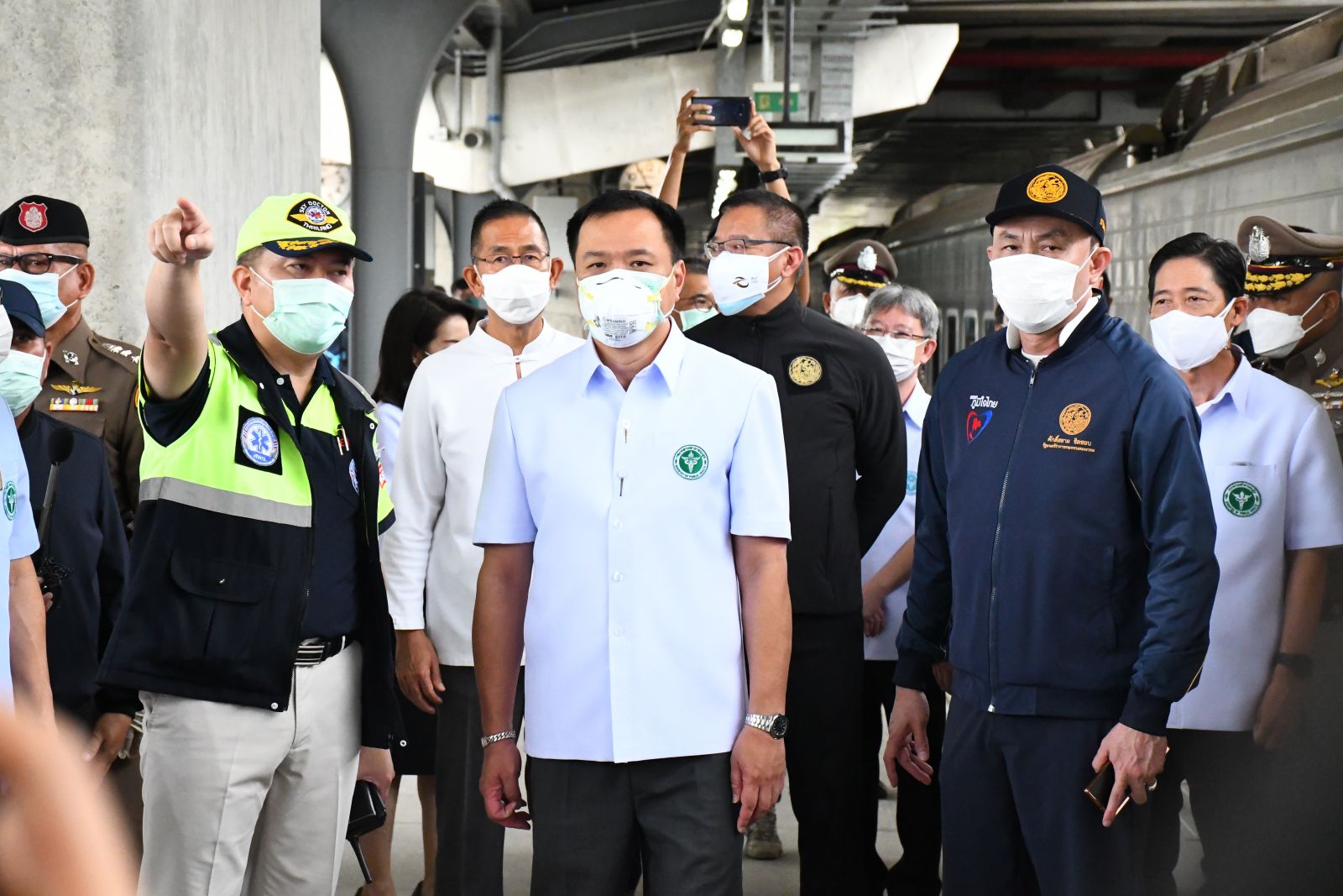 ‘อนุทิน’ จัดรถไฟขบวนพิเศษส่งผู้ผ่วยโควิด 135 ราย กลับภูมิลำเนา ‘อนุทิน’ จัดรถไฟขบวนพิเศษส่งผู้ผ่วยโควิด 135 ราย กลับภูมิลำเนา