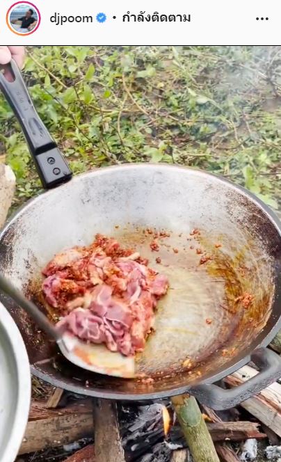 เมนูพิสดาร!! ดีเจภูมิ ทำหมูป่าผัดเผ็ดพิษงูเขียวหางไหม้ ชาวเน็ตหวั่นดราม่า