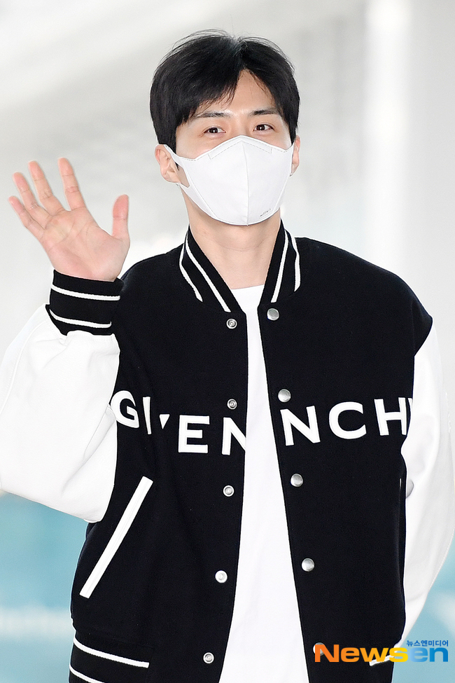 ออกเดินทางแล้ว!! ส่องแอร์พอร์ตลุค 'คิมซอนโฮ' ก่อนลัดฟ้าสู่เมืองไทย จัดแฟนมีตครั้งแรก ออกเดินทางแล้ว!! ส่องแอร์พอร์ตลุค 'คิมซอนโฮ' ก่อนลัดฟ้าสู่เมืองไทย จัดแฟนมีตครั้งแรก