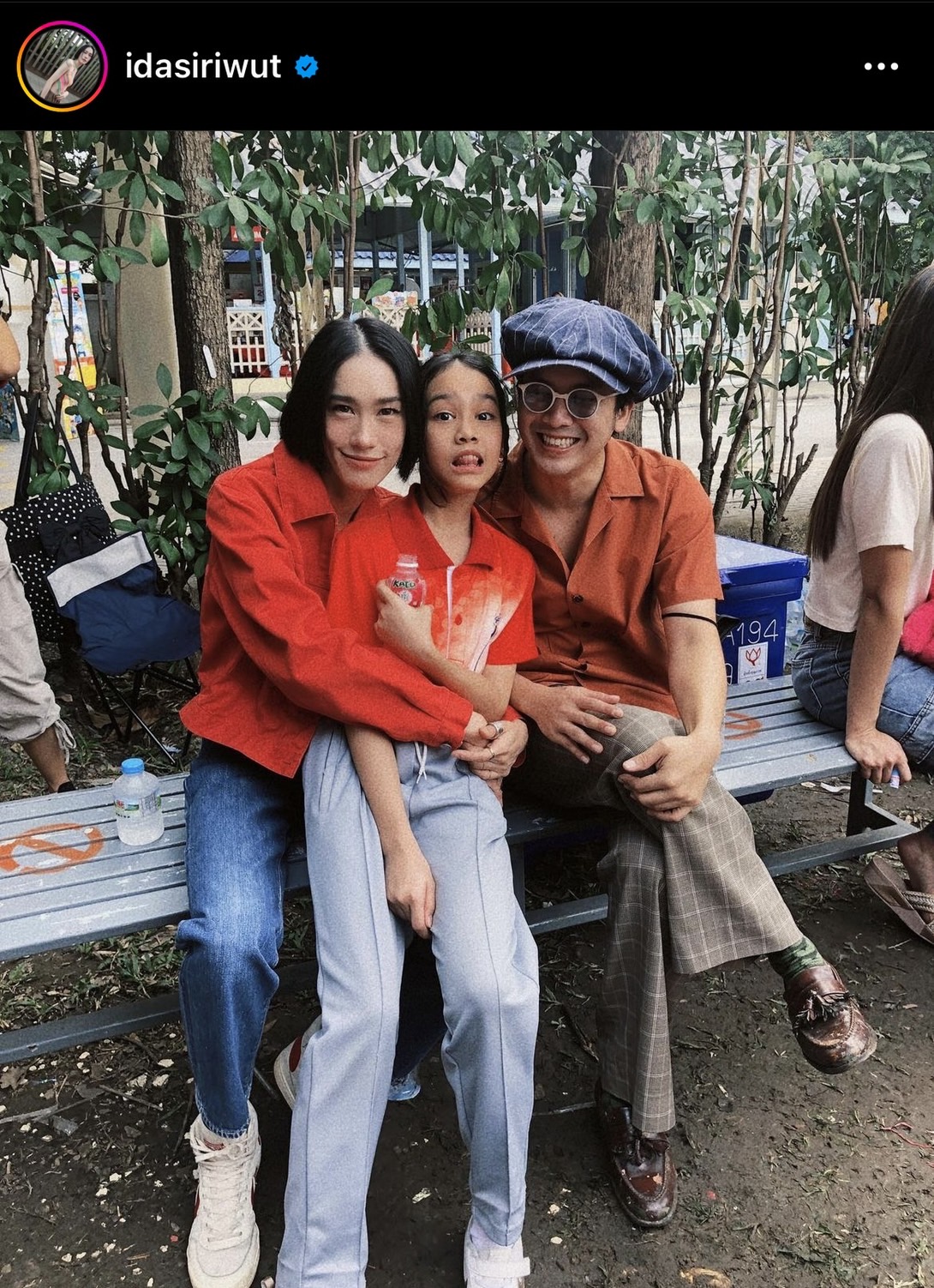 โมเมนต์ความสุข แอมมี่ the bottom blue ร่วมเฟรม ไอด้า ไอรดา หลังเชียร์ลูกสาวในงานกีฬาสีโรงเรียน