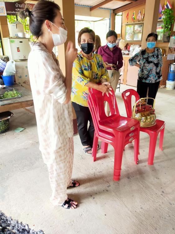 ดิว อริสรา เตรียมส่งของใช้ 750 ชุดขอโทษให้ชาวบ้าน หลังลงพื้นที่ชี้แจง ดิว อริสรา เตรียมส่งของใช้ 750 ชุดขอโทษให้ชาวบ้าน หลังลงพื้นที่ชี้แจง
