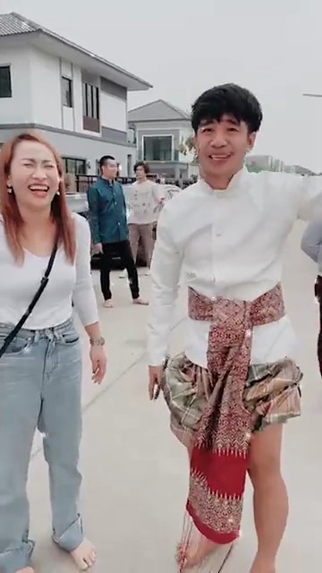 เซอร์ไพรส์! ก้อง ห้วยไร่ เปิดบ้านหรู 10 ล้าน ทำบุญขึ้นบ้านใหม่ พร้อมแต่งงานรอบ 3