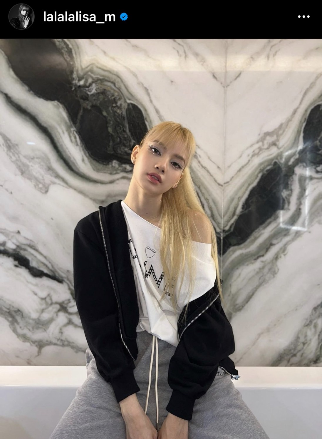 ลิซ่า BLACKPINK บินกลับไทยร่วมฉลองวันเกิดคุณแม่